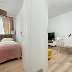 Rentplanet - Podgorze Апартаменты *